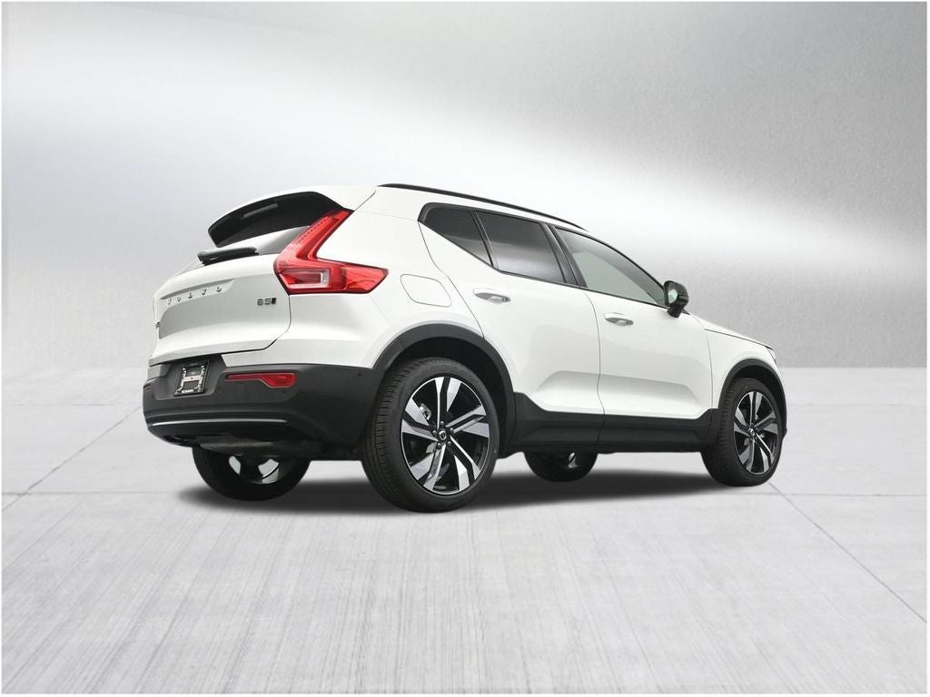2026 Volvo XC40 B5 Plus