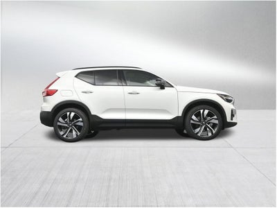 2026 Volvo XC40 B5 Plus