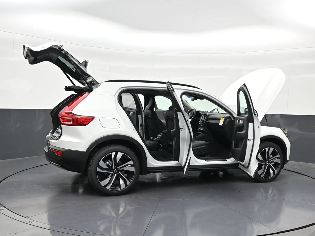 2026 Volvo XC40 B5 Plus