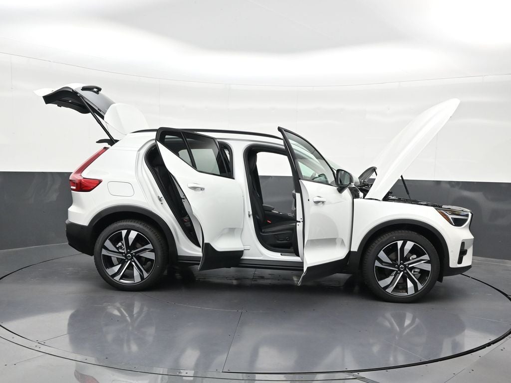 2026 Volvo XC40 B5 Plus