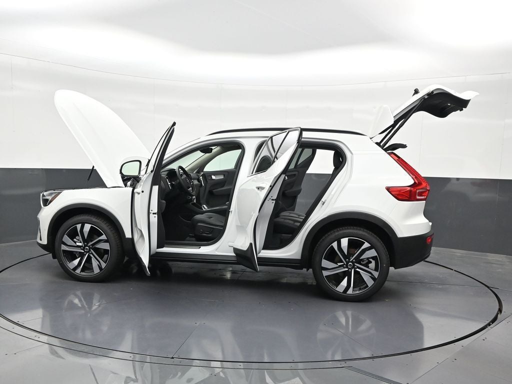 2026 Volvo XC40 B5 Plus
