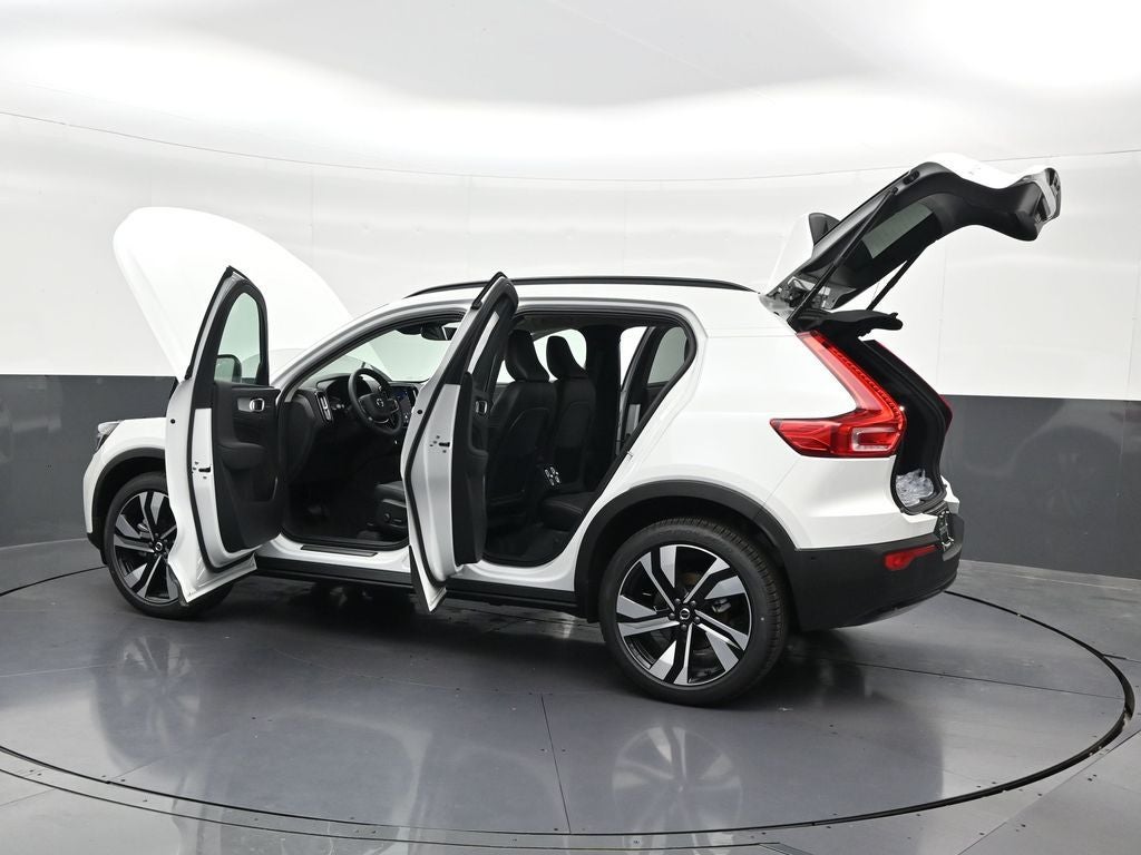 2026 Volvo XC40 B5 Plus