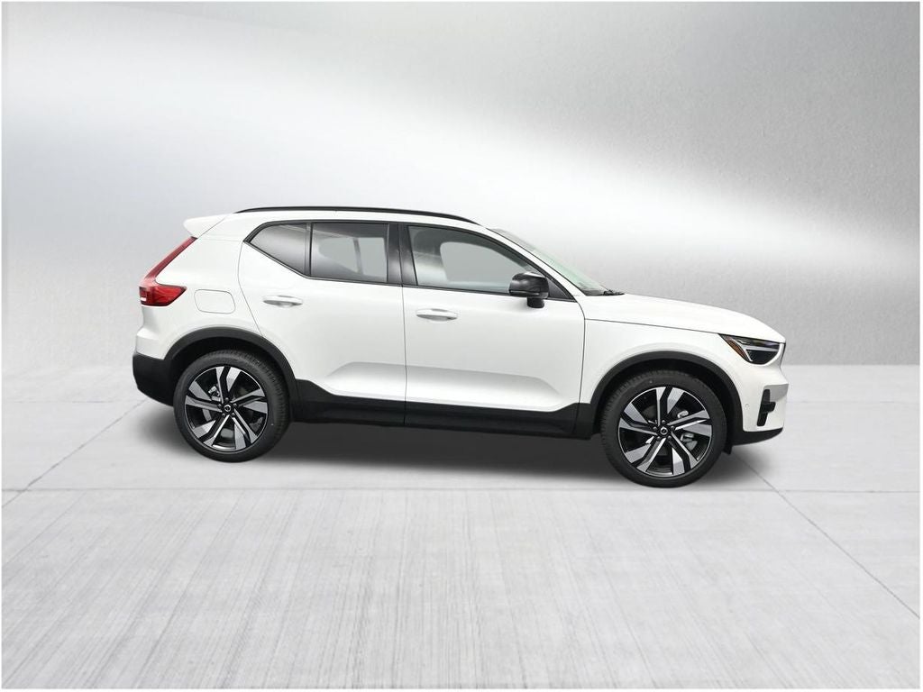 2026 Volvo XC40 B5 Plus