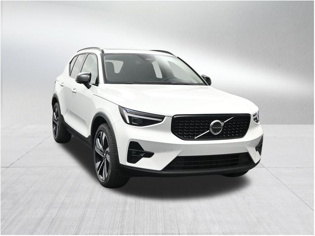2026 Volvo XC40 B5 Plus