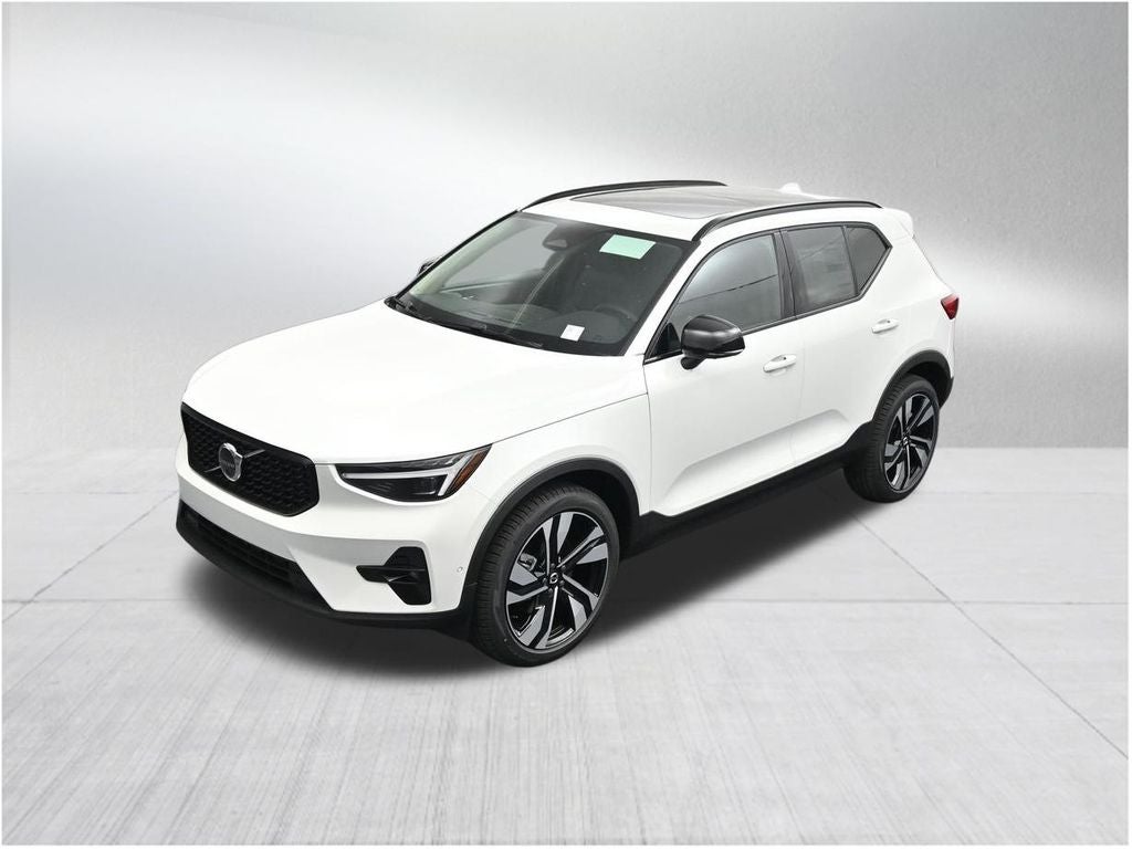 2026 Volvo XC40 B5 Plus