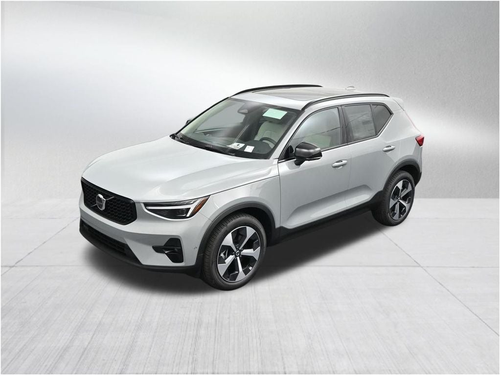 2026 Volvo XC40 B5 Plus