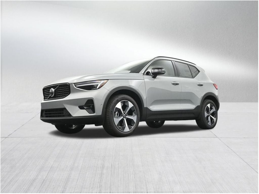 2026 Volvo XC40 B5 Plus