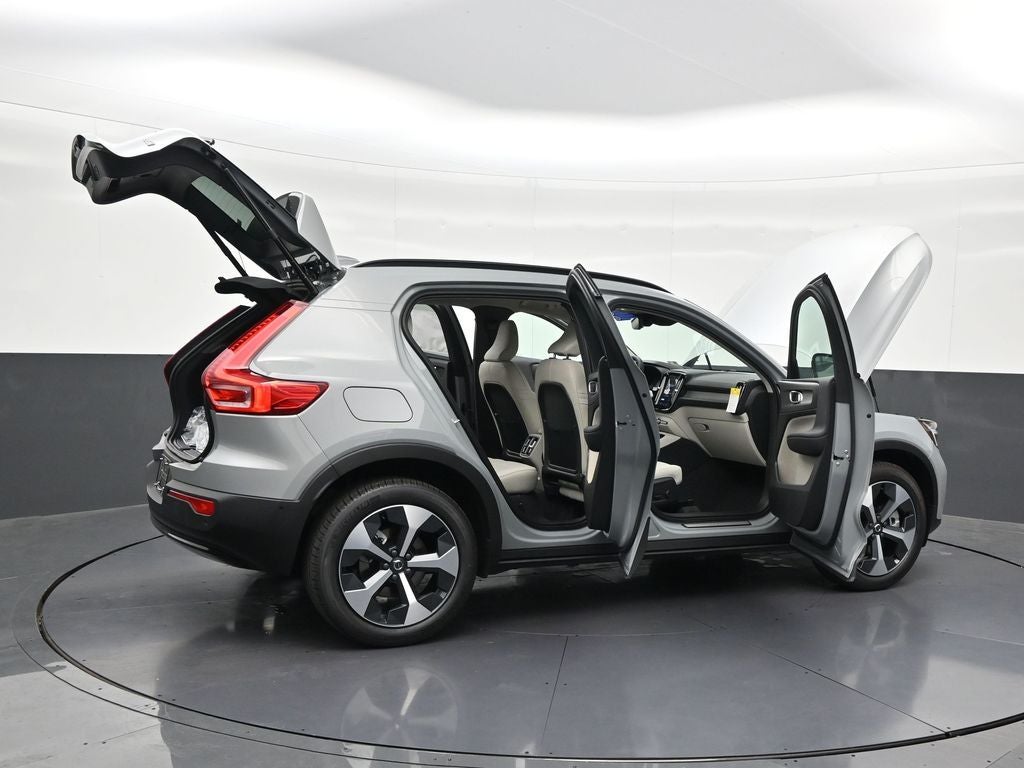 2026 Volvo XC40 B5 Plus