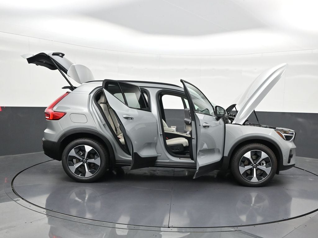2026 Volvo XC40 B5 Plus