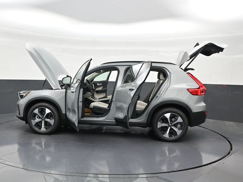 2026 Volvo XC40 B5 Plus