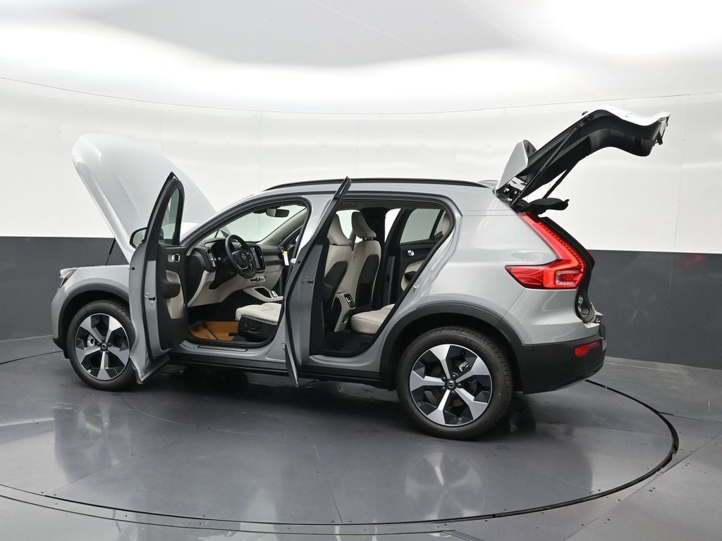 2026 Volvo XC40 B5 Plus