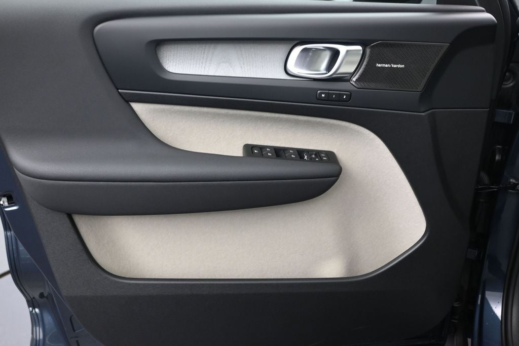 2026 Volvo XC40 B5 Plus