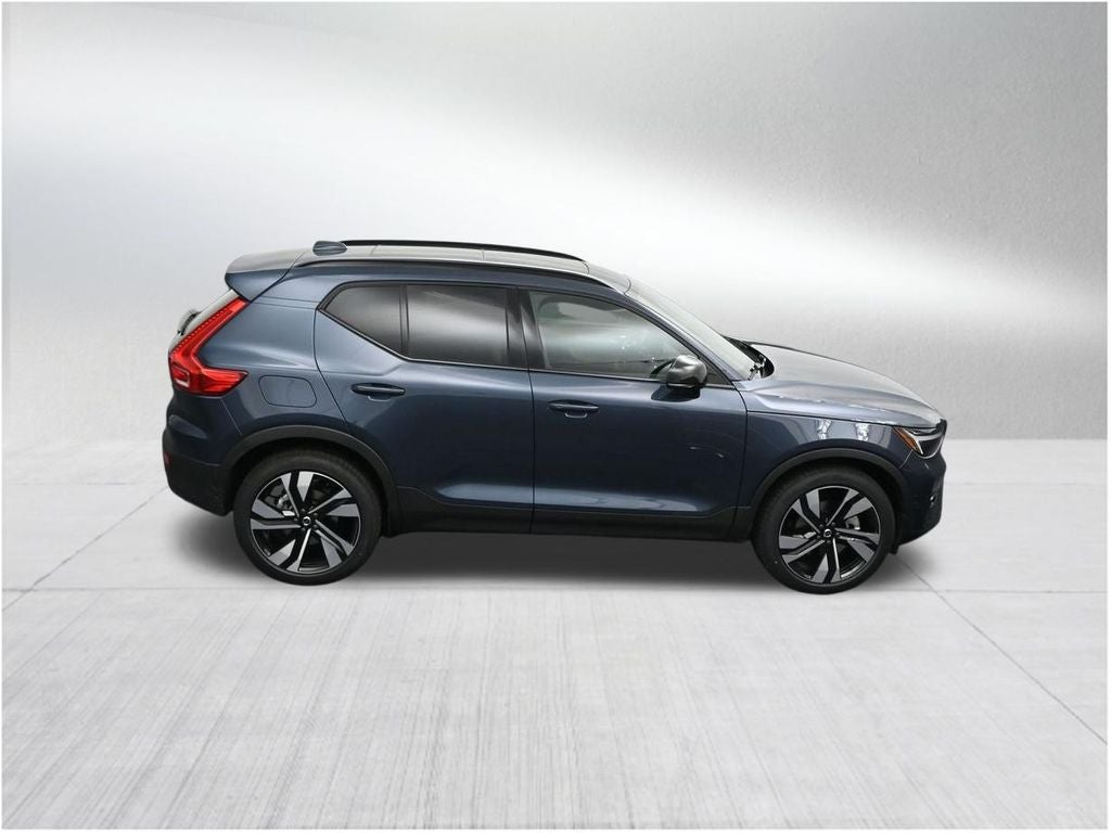 2026 Volvo XC40 B5 Plus