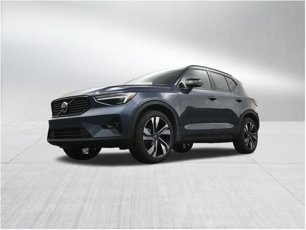 2026 Volvo XC40 B5 Plus