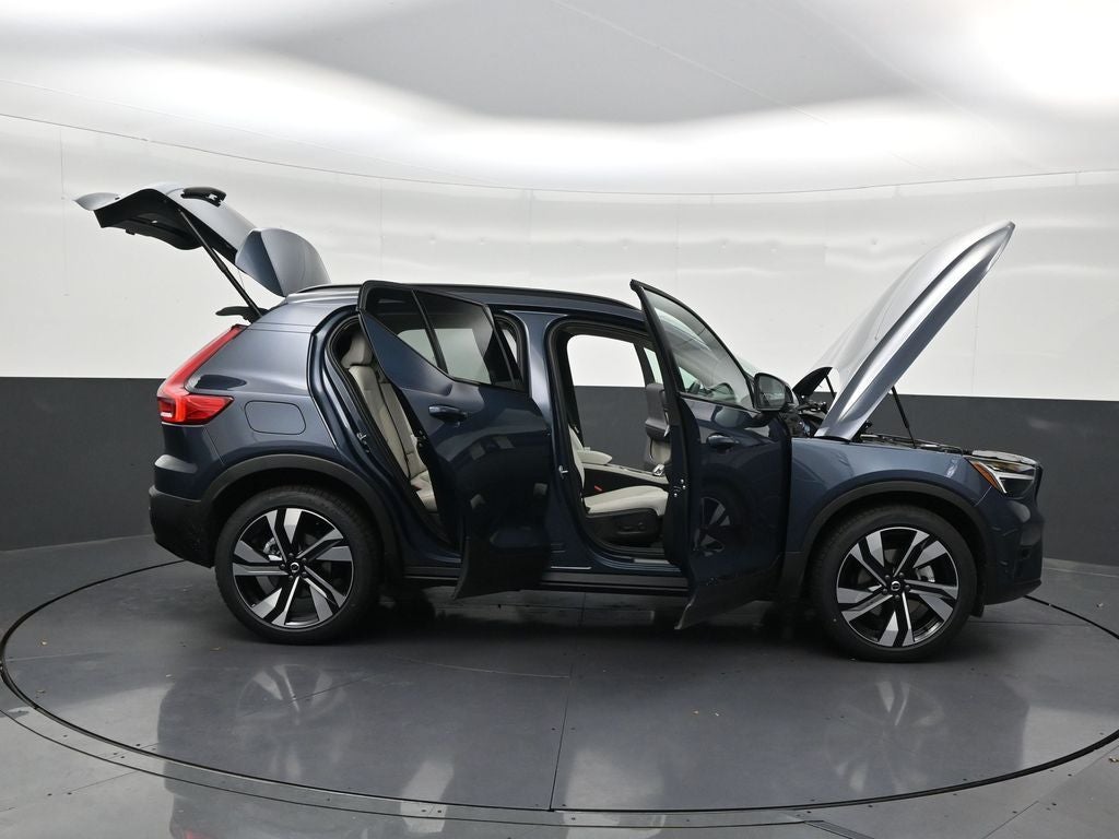 2026 Volvo XC40 B5 Plus