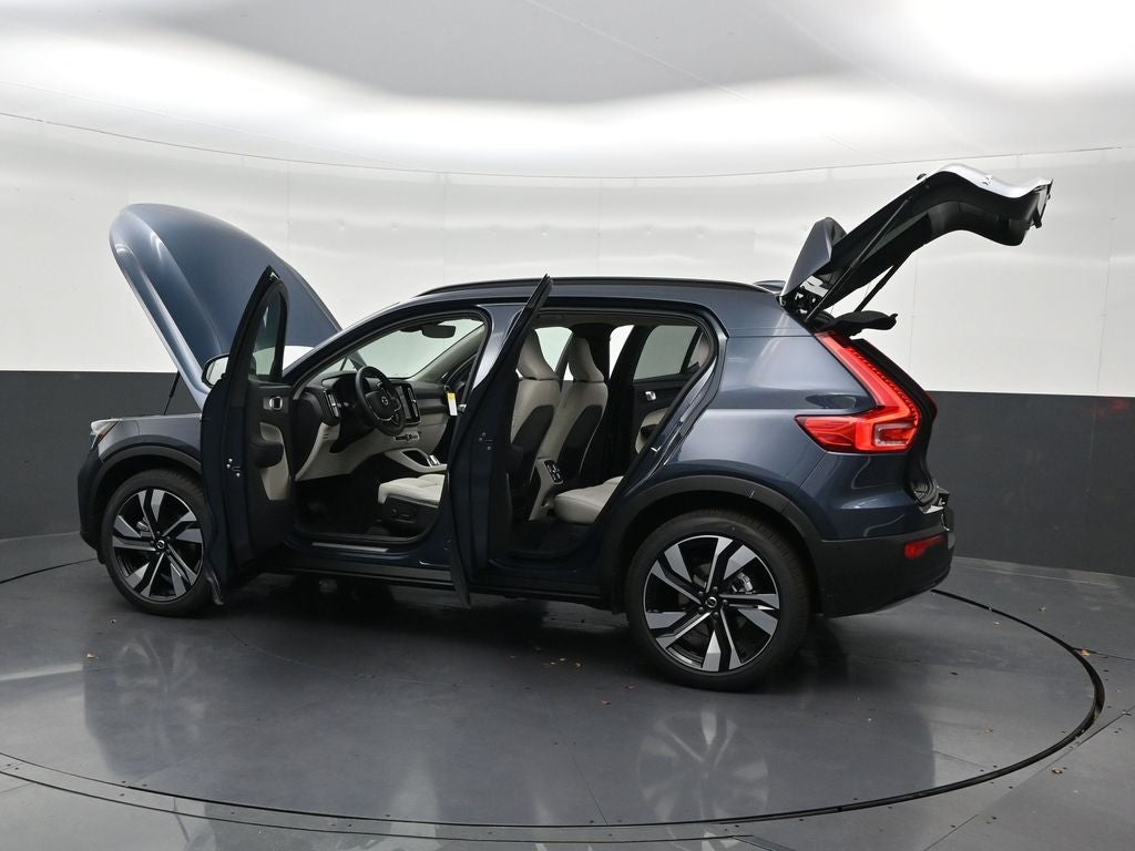2026 Volvo XC40 B5 Plus