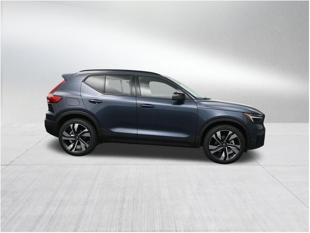 2026 Volvo XC40 B5 Plus