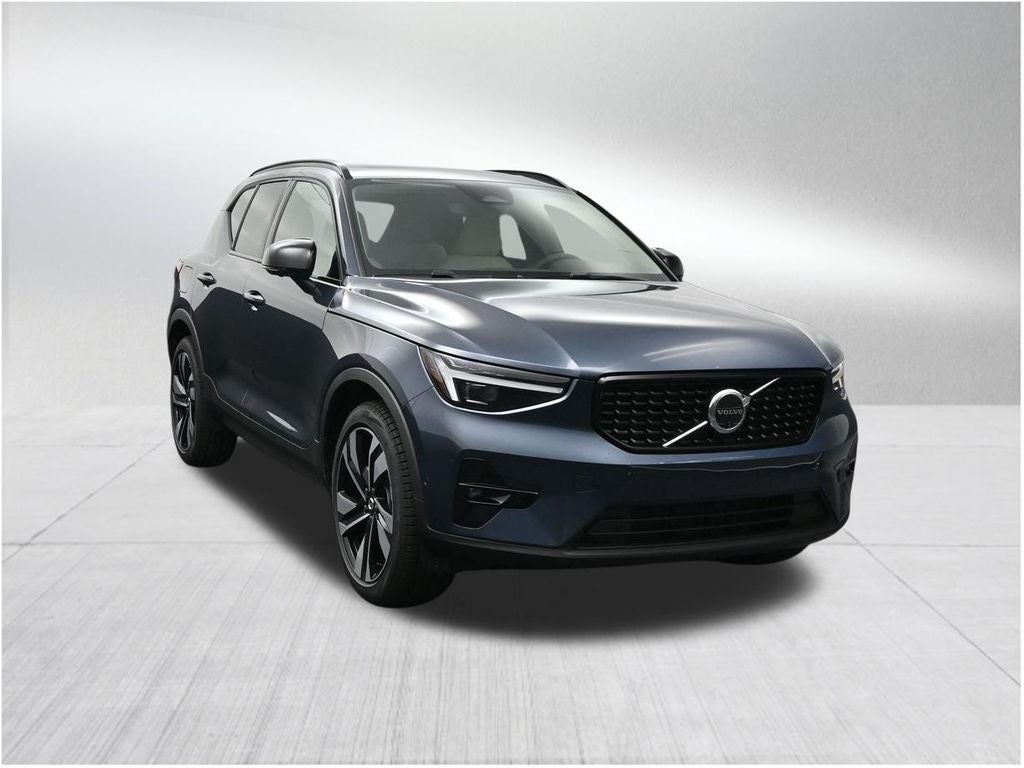 2026 Volvo XC40 B5 Plus