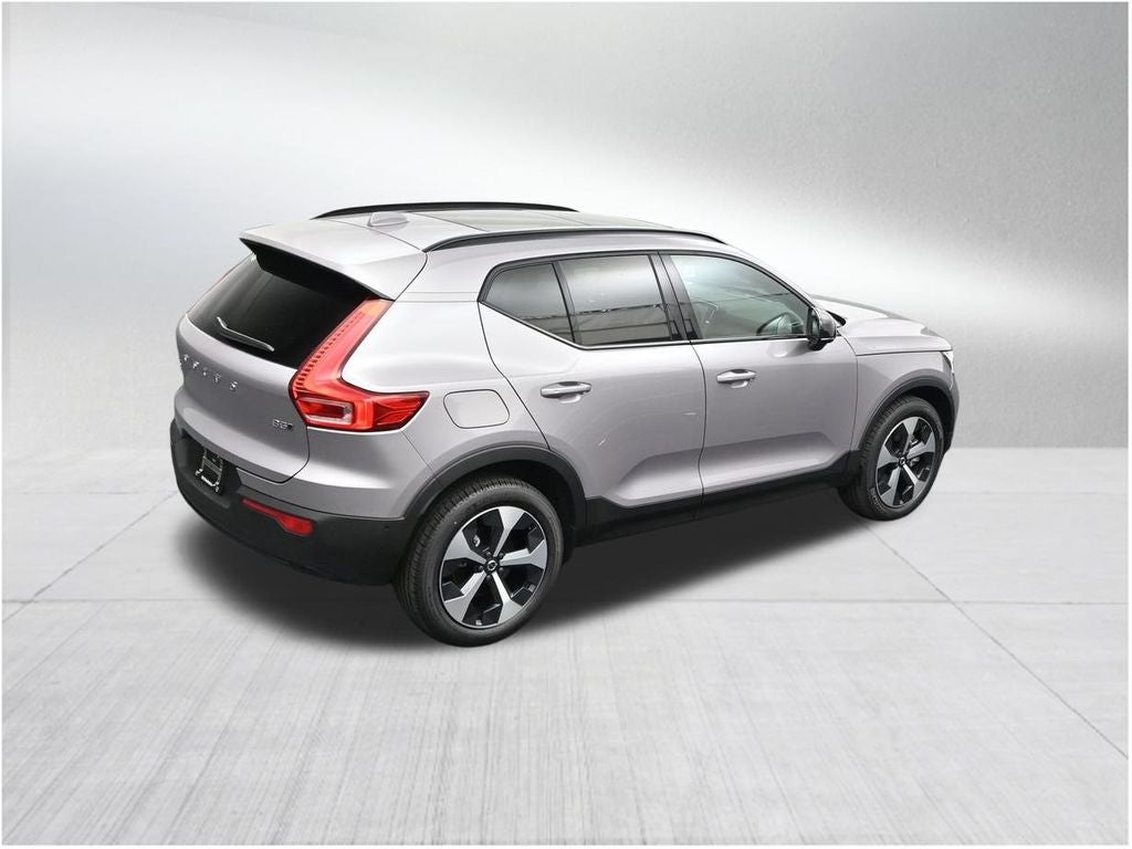 2026 Volvo XC40 B5 Plus