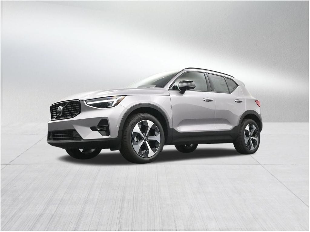 2026 Volvo XC40 B5 Plus