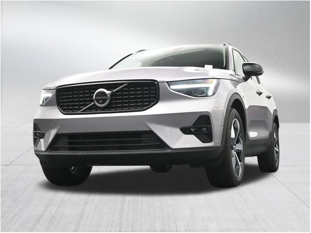 2026 Volvo XC40 B5 Plus