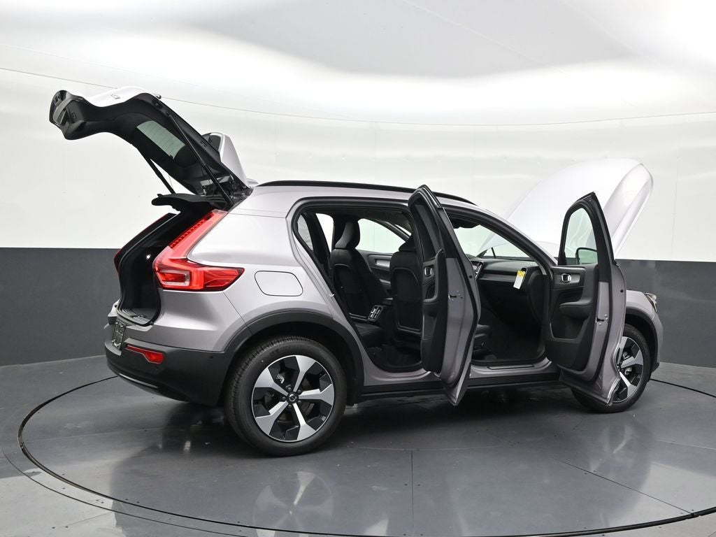 2026 Volvo XC40 B5 Plus