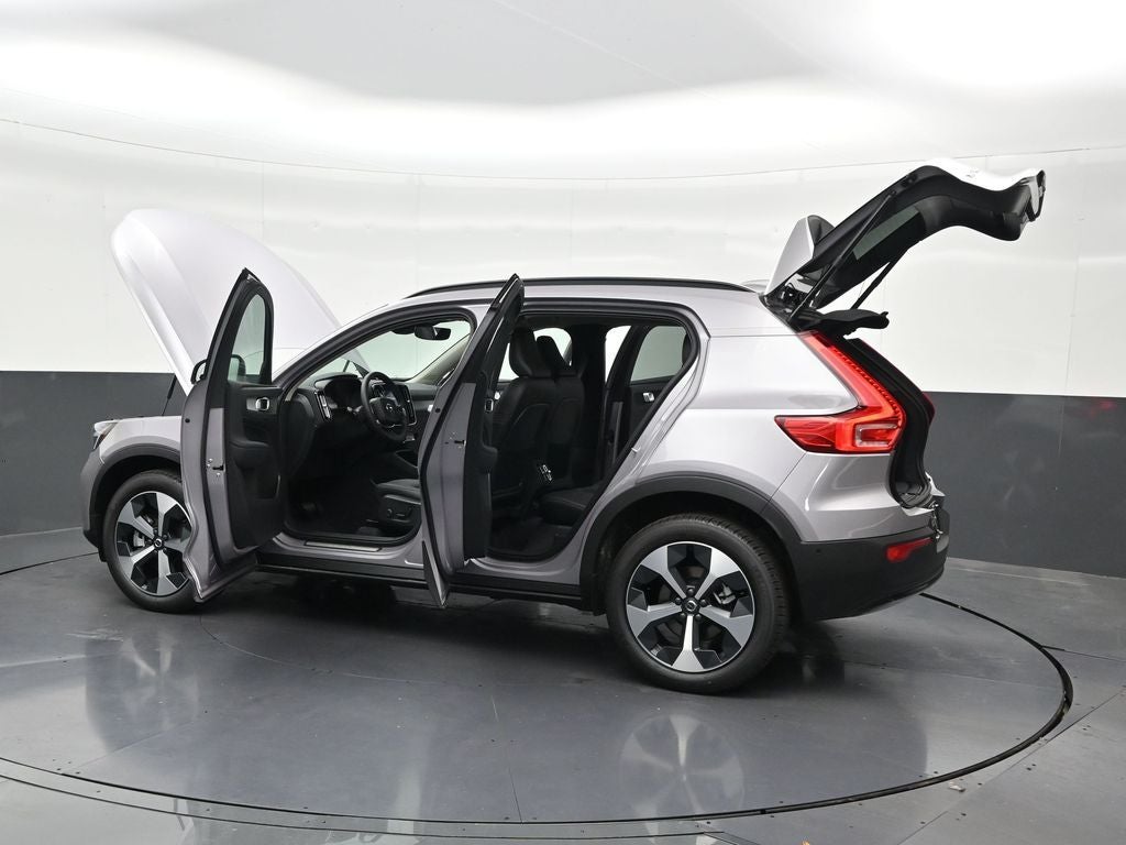 2026 Volvo XC40 B5 Plus