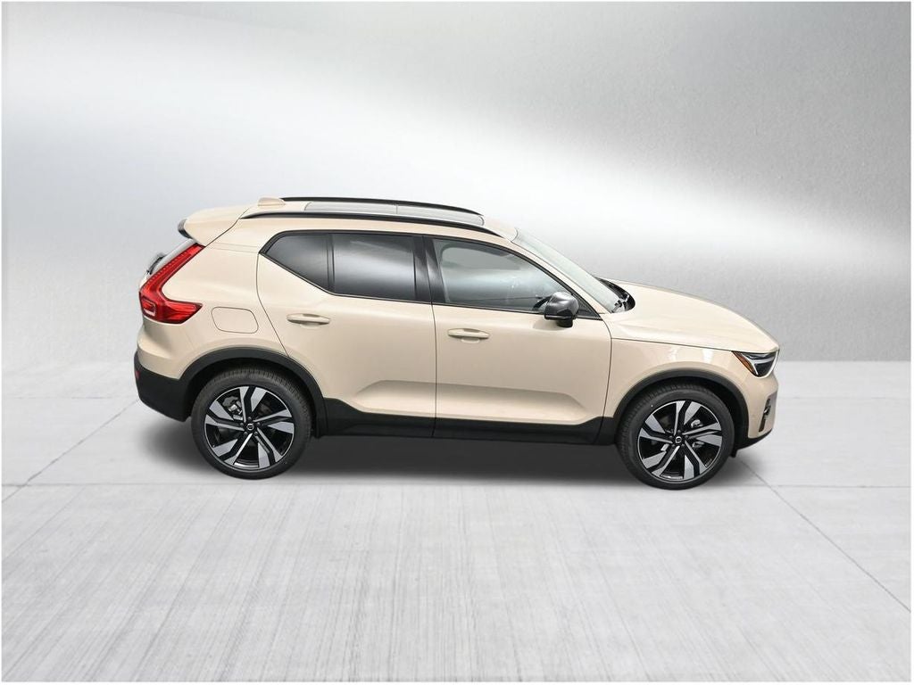 2026 Volvo XC40 B5 Plus
