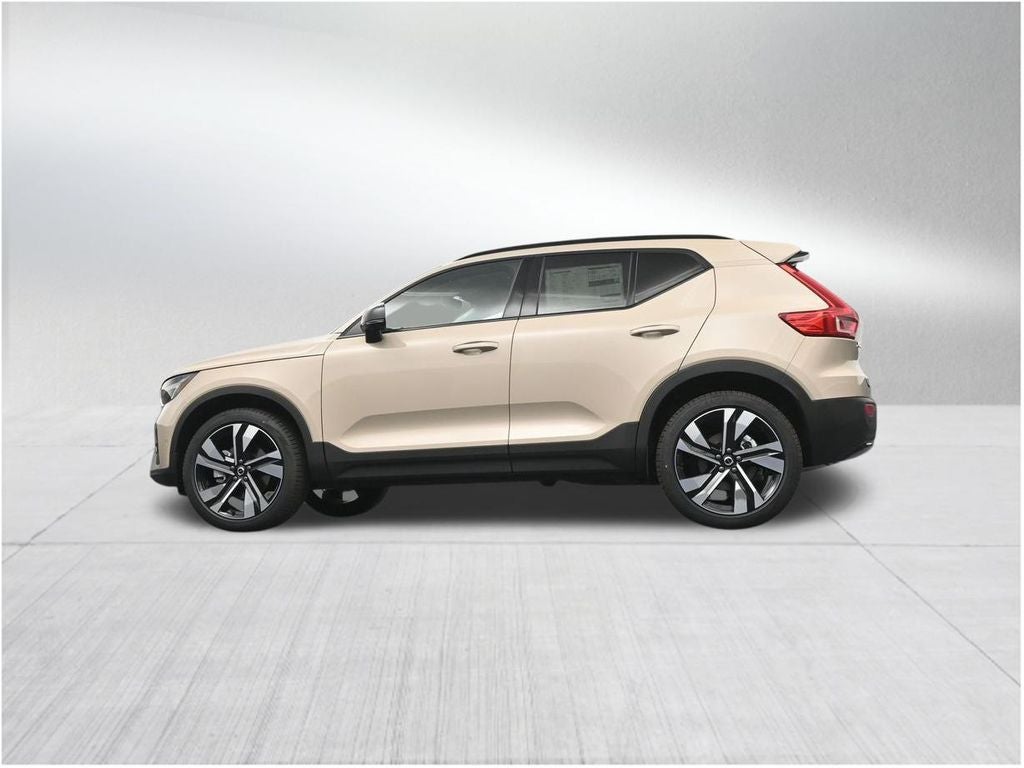 2026 Volvo XC40 B5 Plus