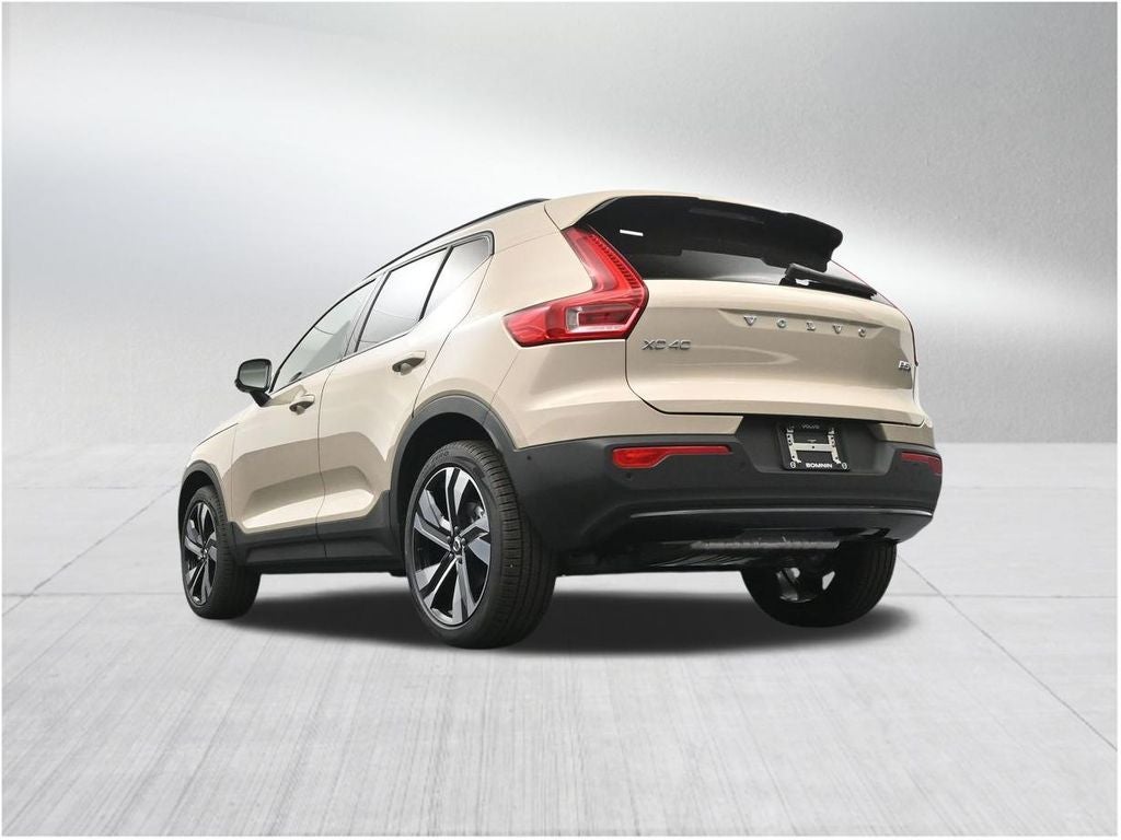 2026 Volvo XC40 B5 Plus