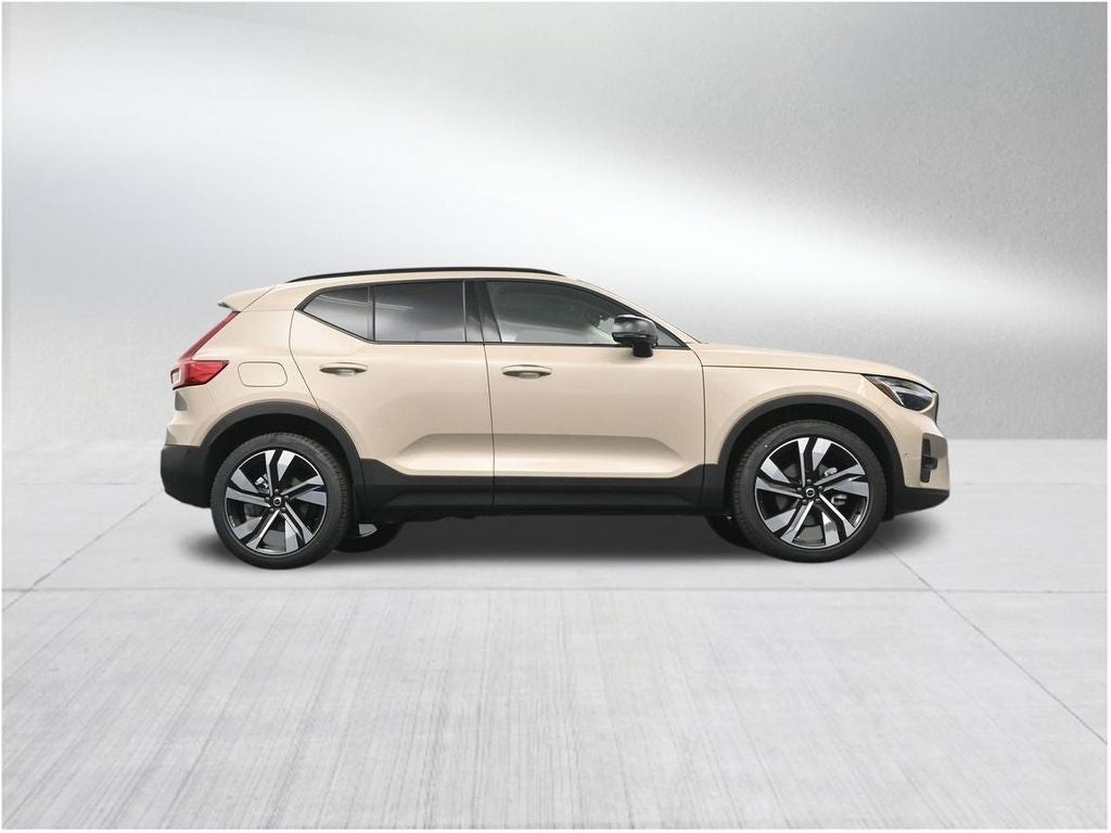 2026 Volvo XC40 B5 Plus