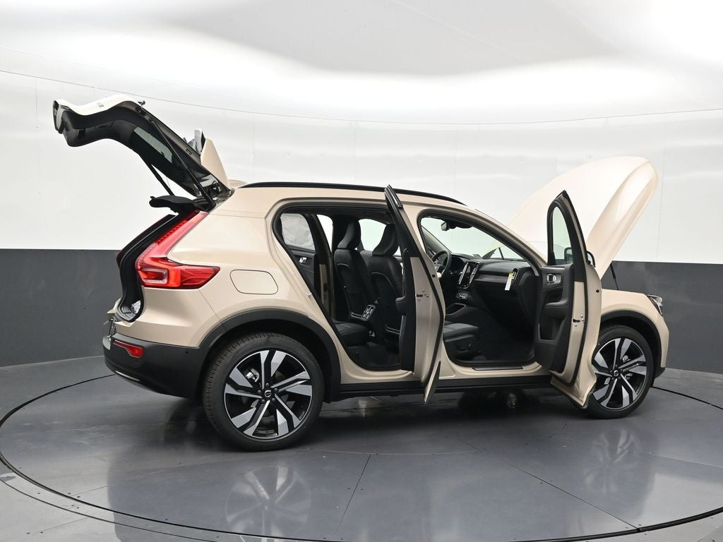 2026 Volvo XC40 B5 Plus