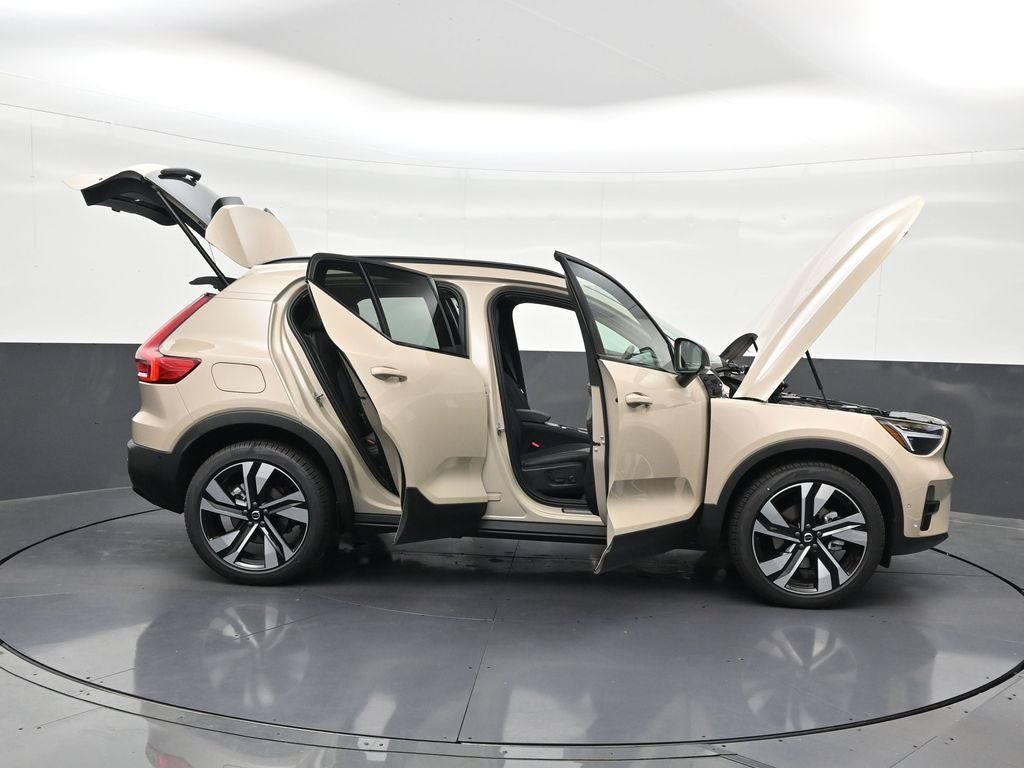 2026 Volvo XC40 B5 Plus