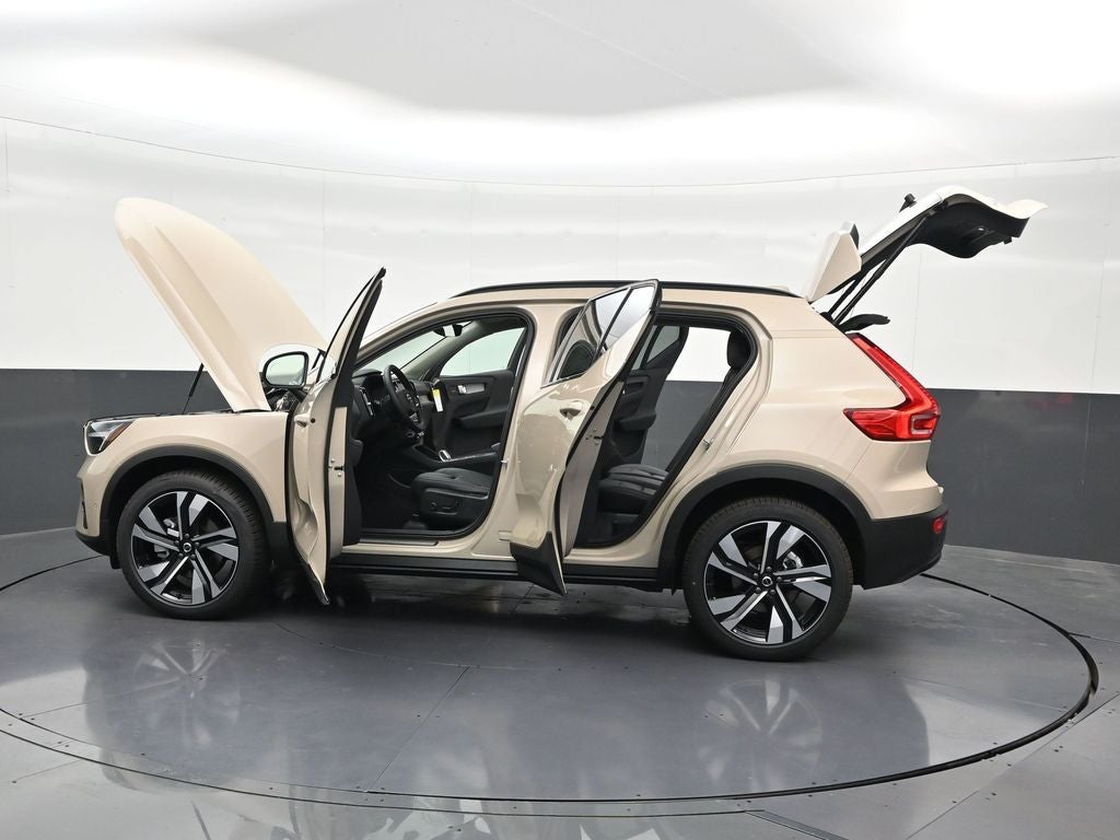 2026 Volvo XC40 B5 Plus