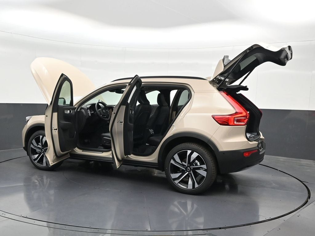 2026 Volvo XC40 B5 Plus