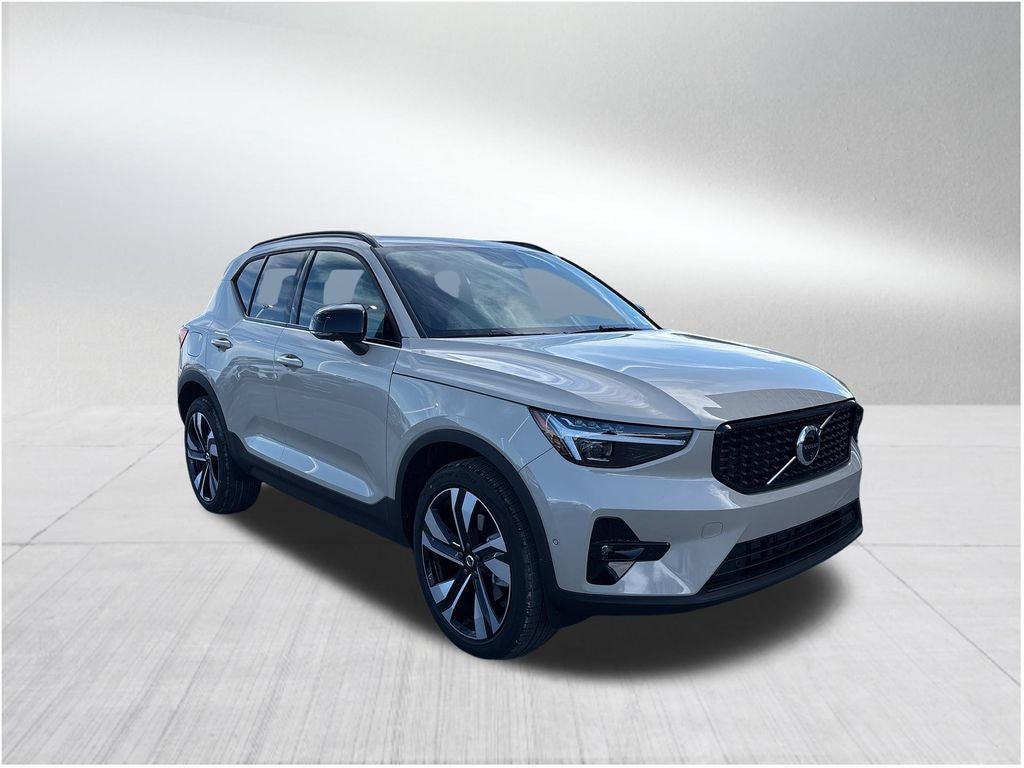 2026 Volvo XC40 B5 Plus
