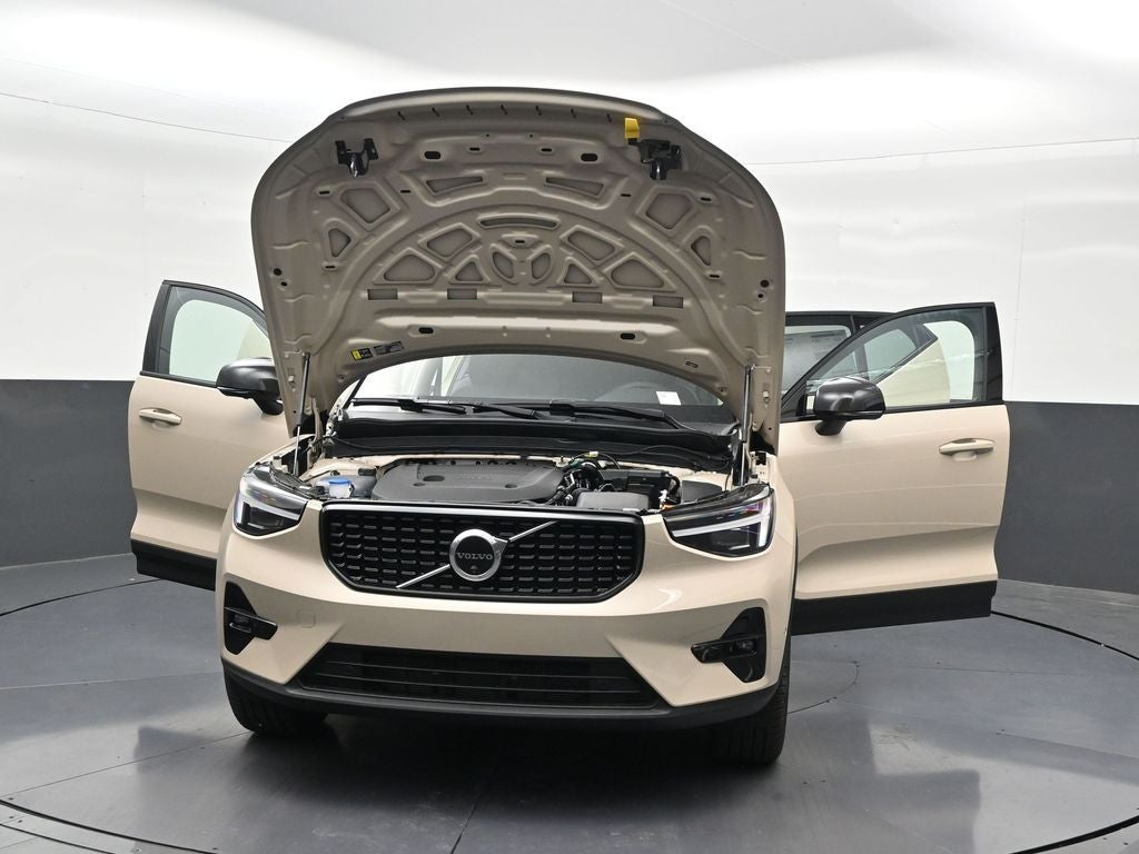 2026 Volvo XC40 B5 Plus