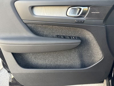 2026 Volvo XC40 B5 Plus