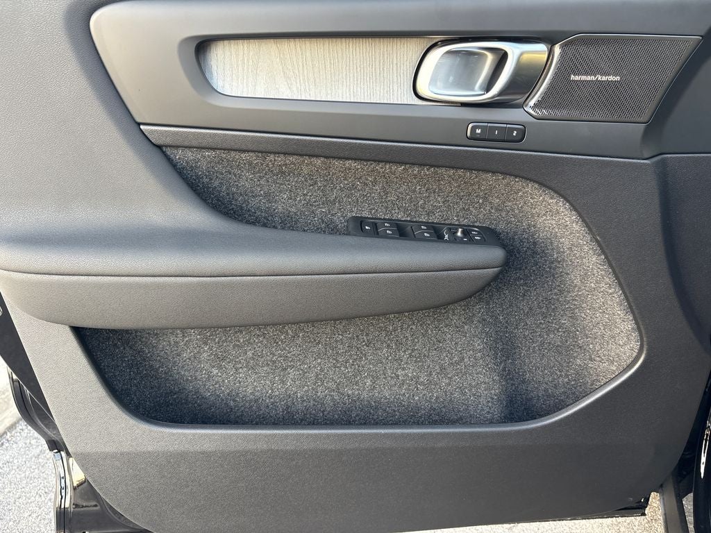 2026 Volvo XC40 B5 Plus
