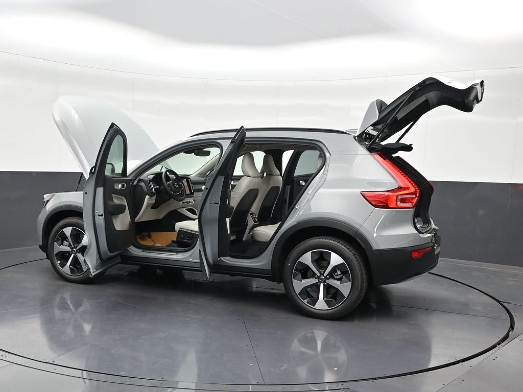 2026 Volvo XC40 B5 Plus