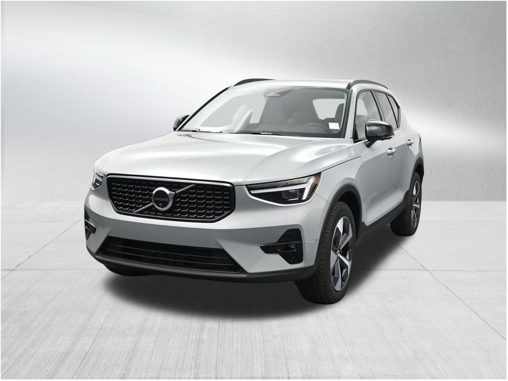 2026 Volvo XC40 B5 Plus