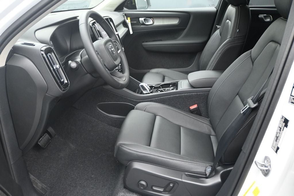 2026 Volvo XC40 B5 Plus