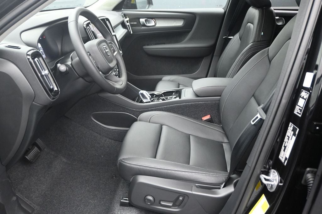 2026 Volvo XC40 B5 Plus