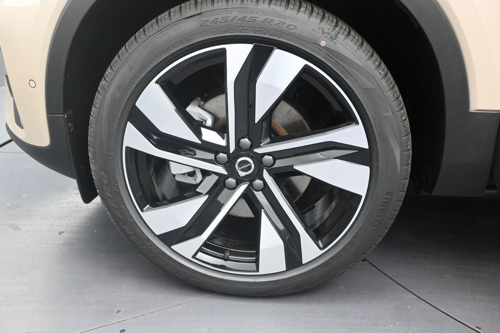 2026 Volvo XC40 B5 Plus