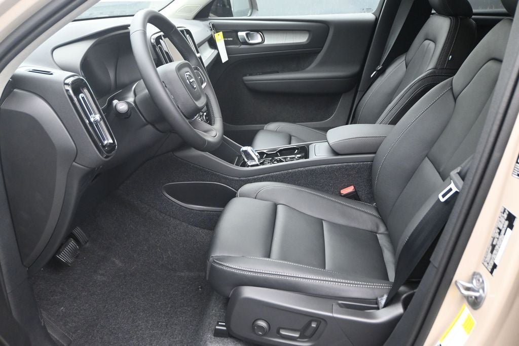 2026 Volvo XC40 B5 Plus