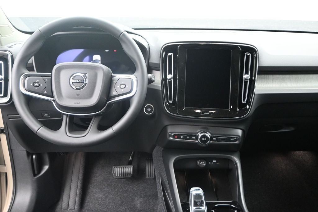 2026 Volvo XC40 B5 Plus