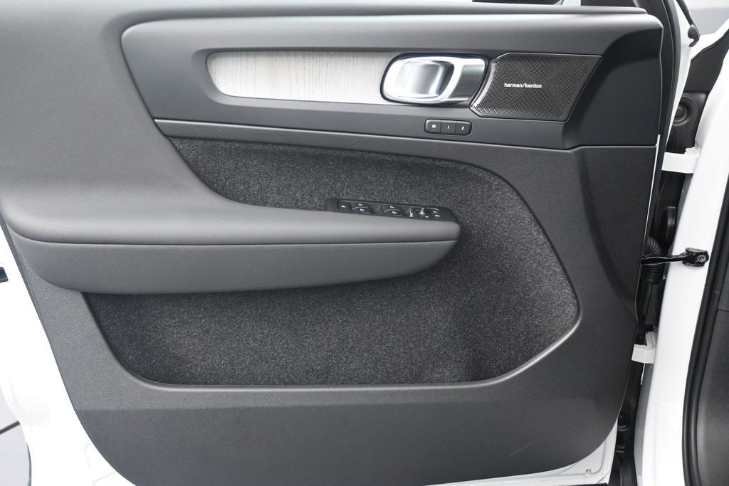 2026 Volvo XC40 B5 Plus