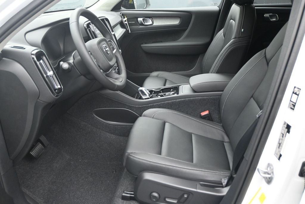 2026 Volvo XC40 B5 Plus