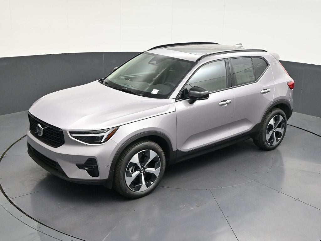 2026 Volvo XC40 B5 Plus