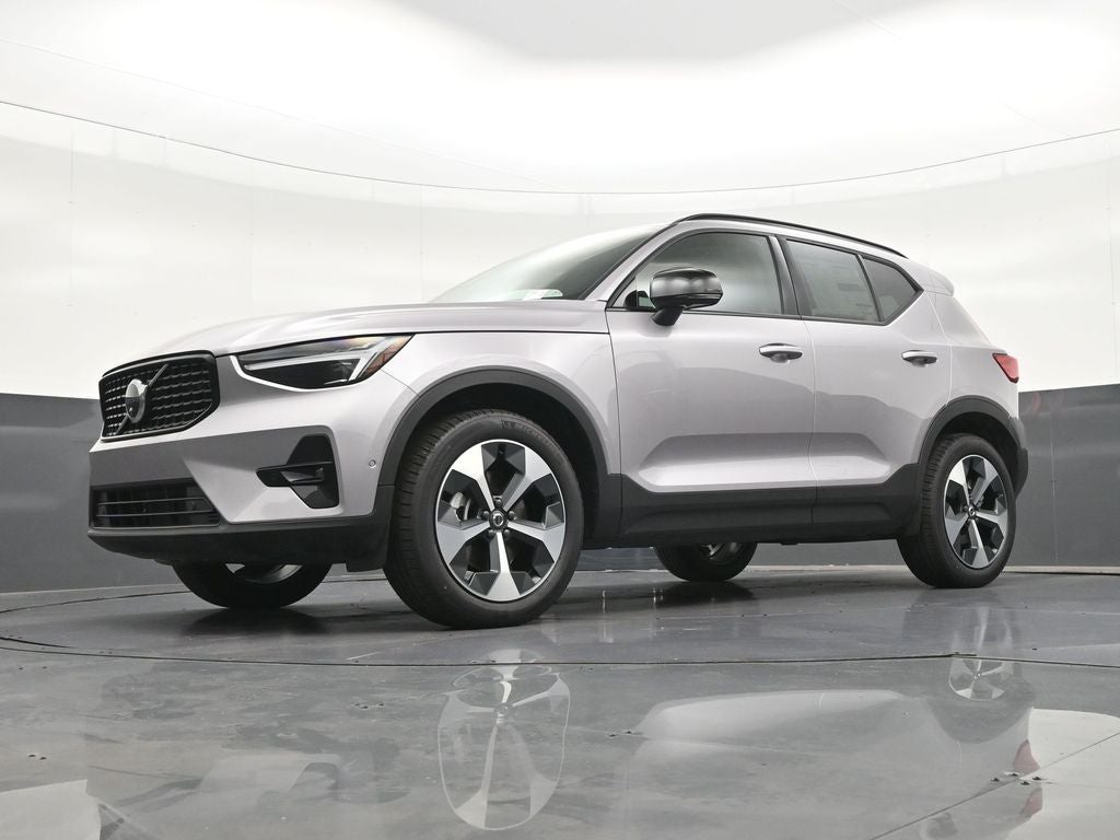 2026 Volvo XC40 B5 Plus